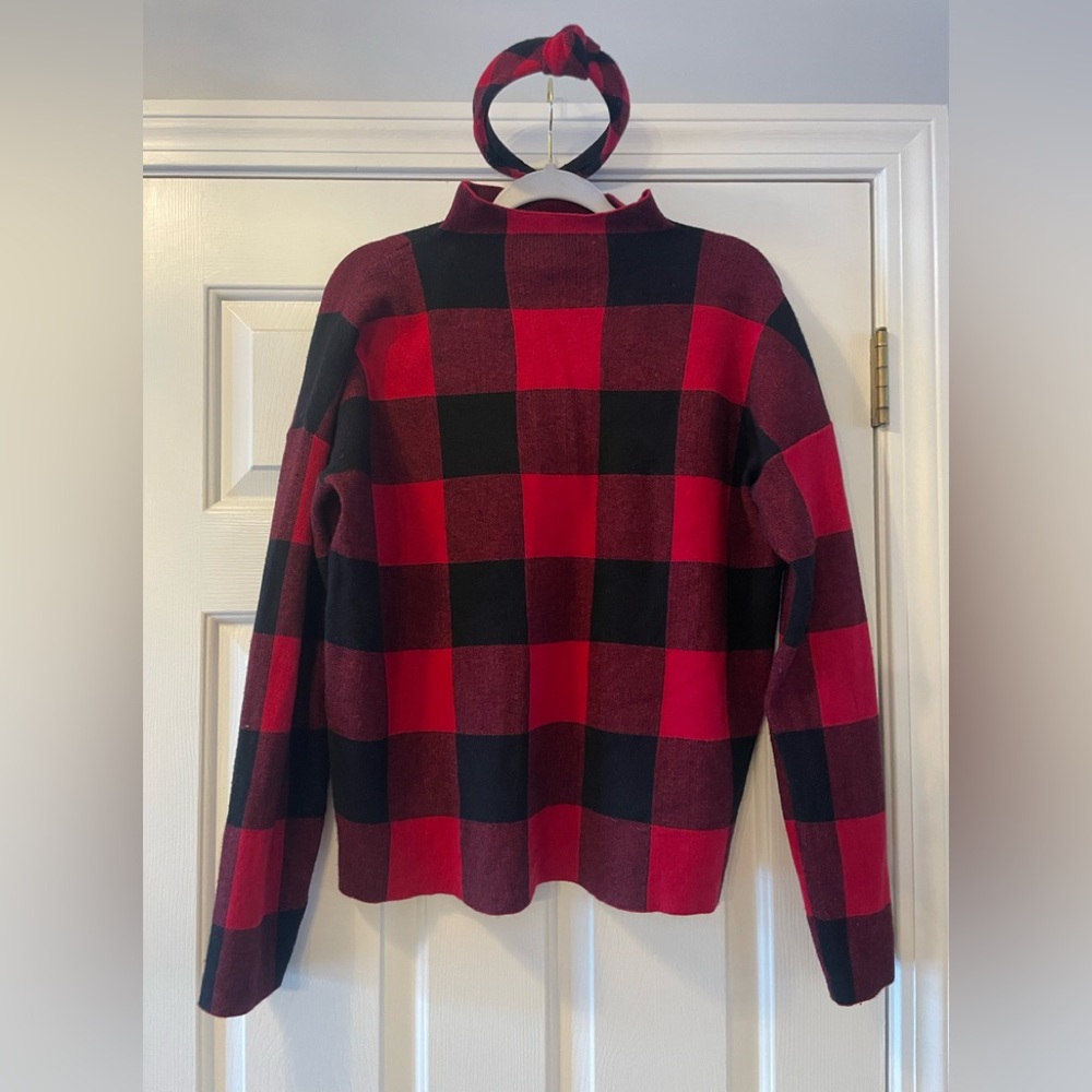 Tahari Buffalo Plaid Mockneck Sweater With Matching Headband!